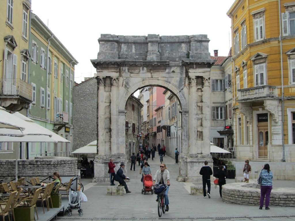 Gorgeous Apartment In Pula With House Sea View Quarto foto